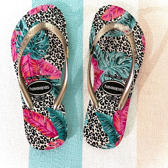 Havaianas Girl Sandals with custom pins - Picture 1 of 5